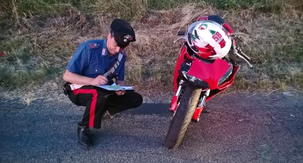 Moto su una processione: sei feriti tra cui una donna incinta, muore il bimbo