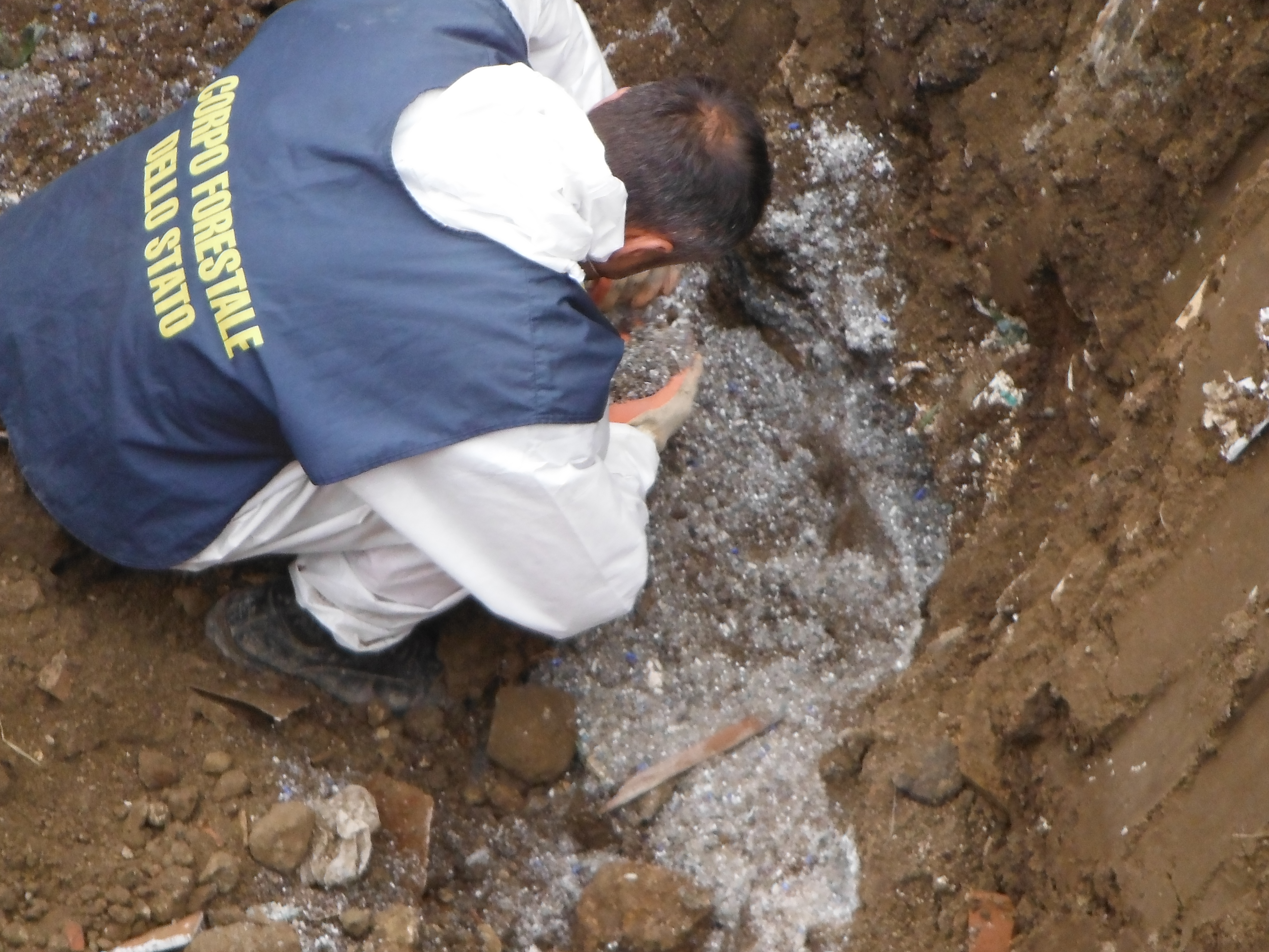Ritrovati a Sant’Agata de’ Goti fusti di dicloroetano interrati in frutteti
