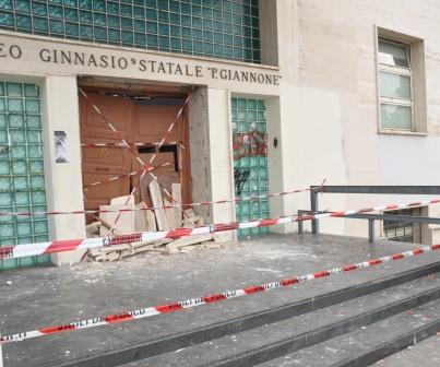 Esplosione al Liceo ‘Giannone’ di Benevento, per gli inquirenti coinvolti più giovani
