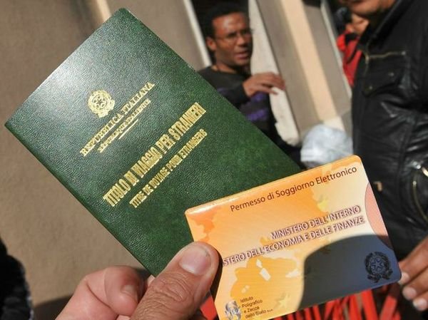 Rimborso contributo per il rilascio/rinnovo permessi di soggiorno, l’aiuto della Cisl agli immigrati