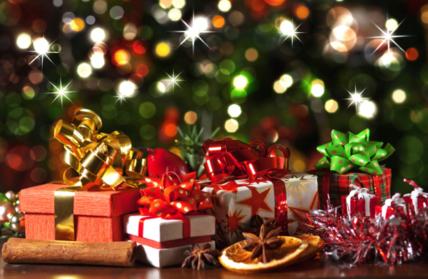 Analisi sugli acquisti di Natale, Cidec: “Spesa invariata, ma calano i regali a parenti e amici”