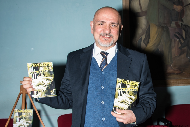 Folto pubblico alla presentazione del libro di Vergineo sulle ingiustizie legali