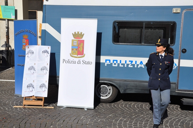 ‘Questo non è amore’, a Benevento il camper della Polizia contro la violenza di genere