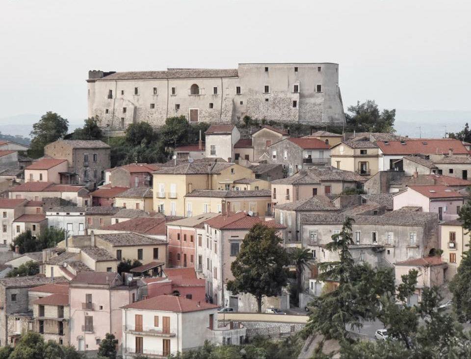 Ceppaloni, 260mila euro dal ‘Piano Sport Periferie’. La felicità del sindaco De Blasio