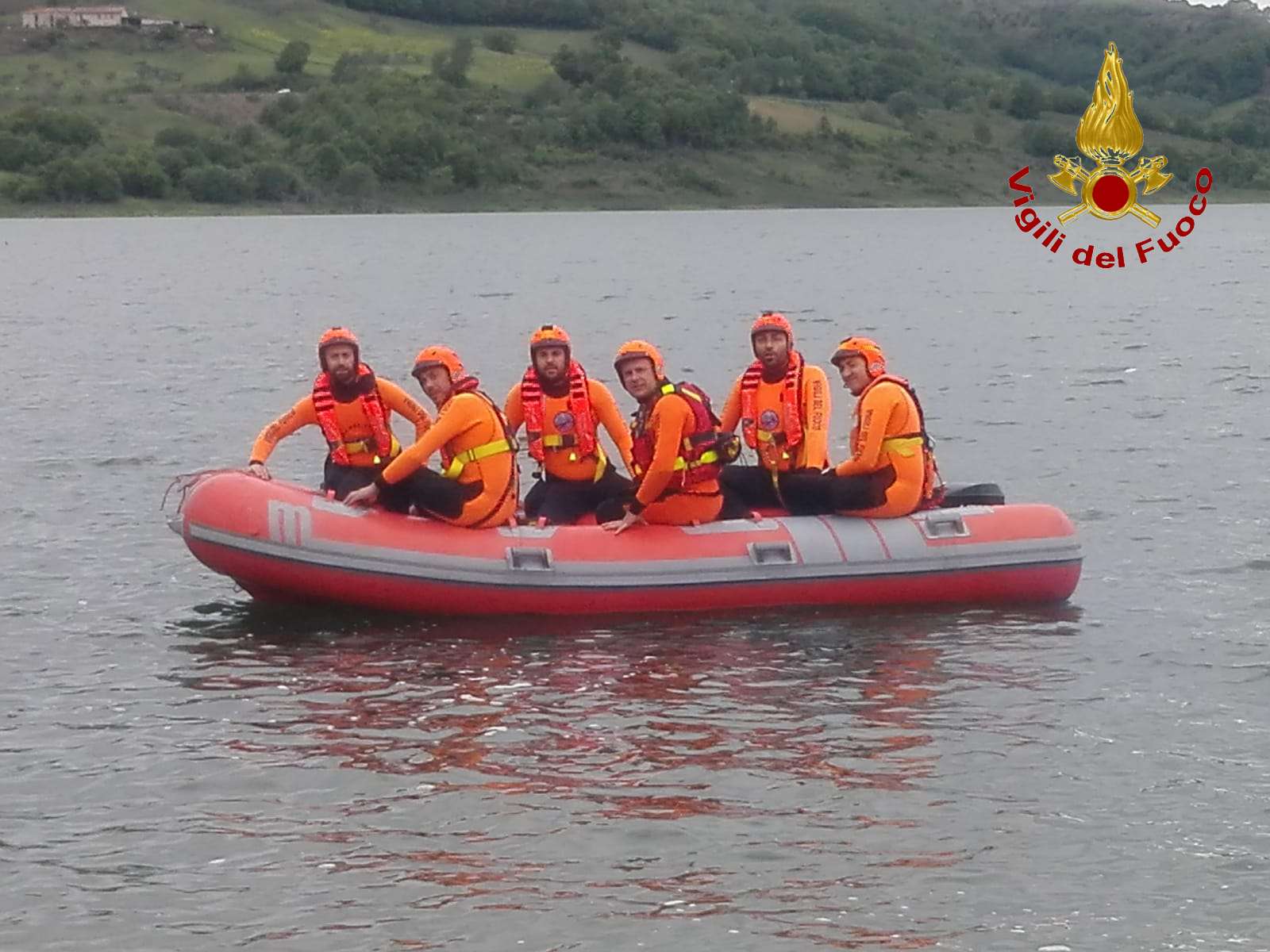 Esercitazione dei vigili del fuoco presso la diga di Campolattaro