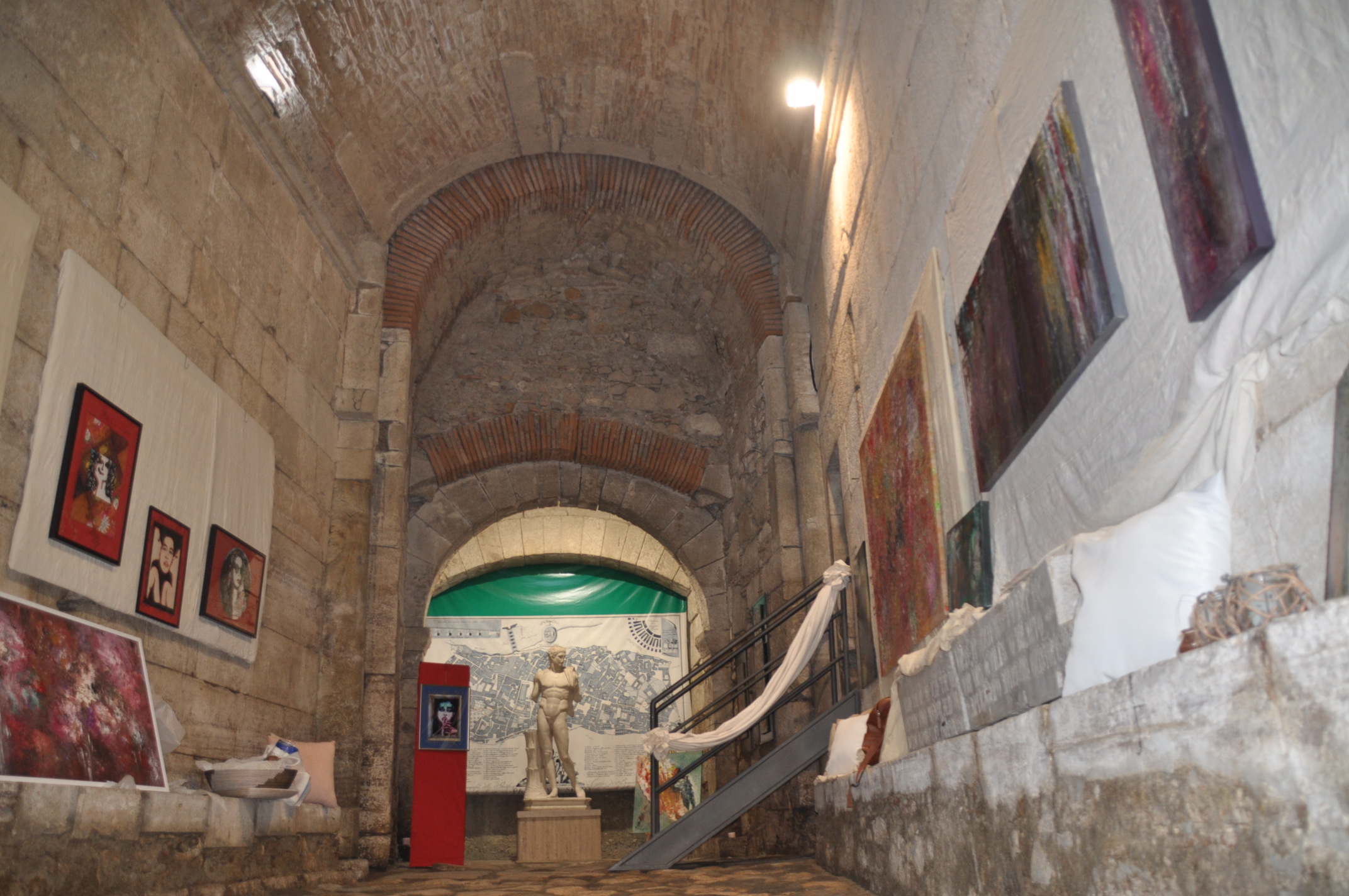 Al torrione longobardo della Rocca dei Rettori, bipersonale d’arte di Ricciuto e Delli Veneri