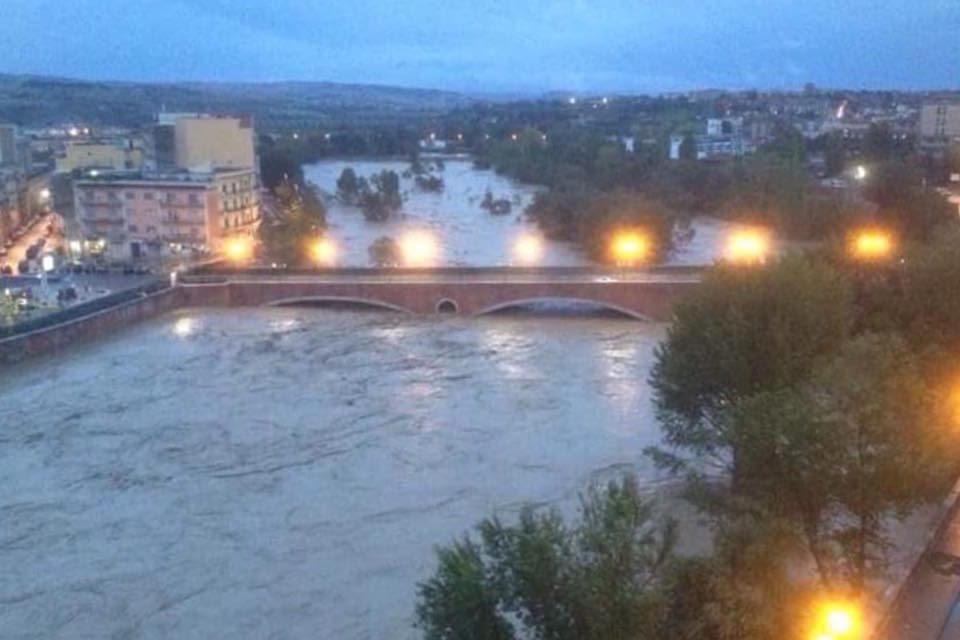 Quattro anni fa il dramma dell’alluvione in città con Auteri e la squadra che sin dalla serata si misero a spalare fango e poi regalarono il sogno della B…