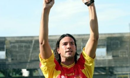 L’ex bomber giallorosso Lorenzo Pinamonte regala mascherine: “E’emozionante, quasi come un gol”