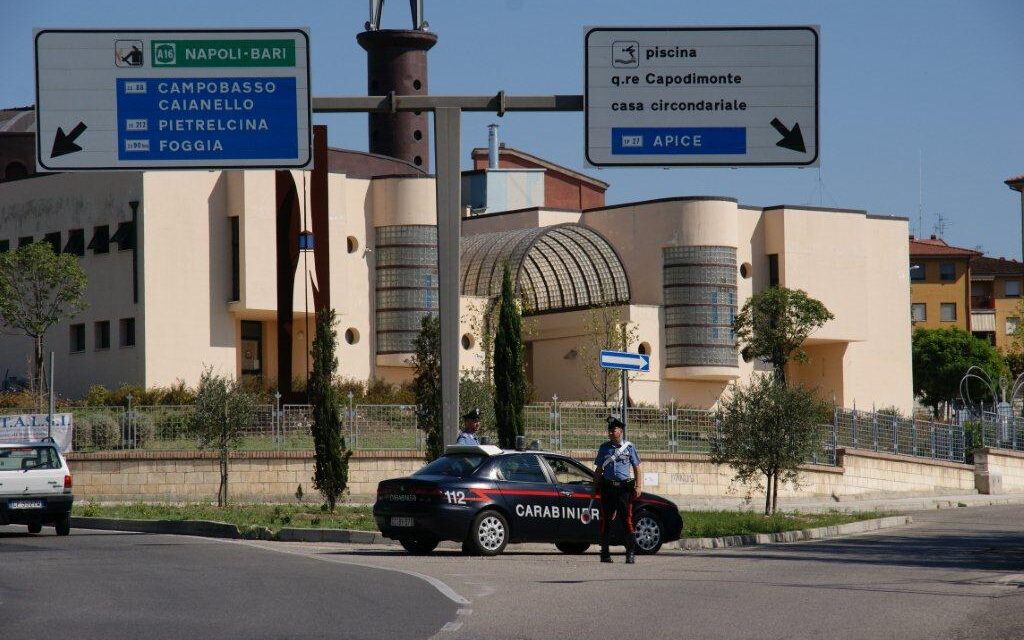 Benevento, lite tra coniugi finita con danni all’abitazione. 45enne in manette