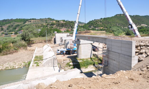 Apice, varata la prima trave del nuovo ponte sull’Ufita