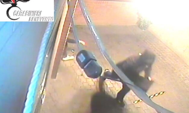 Scassinato il bar tabacchi di Ponte Valentino, in manette per furto due beneventani