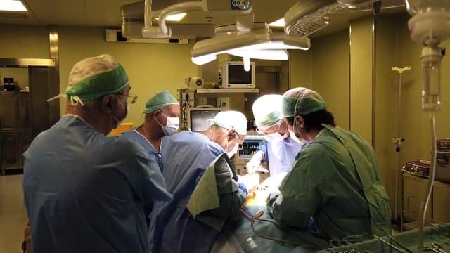 Alla Gepos di Telese il luminare Wurtz in sala operatoria con il dott Maiorino