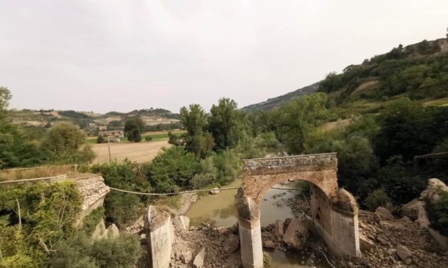 Crollo del ponte sul fiume Calore in territorio di Apice