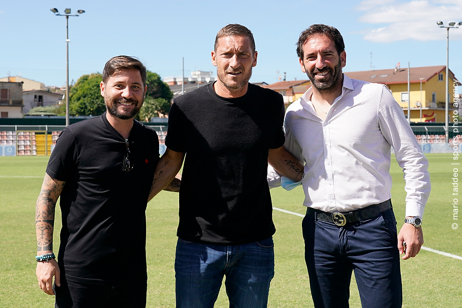 Il Benevento ‘accoglie’ Totti, prosegue la preparazione in vista di Como