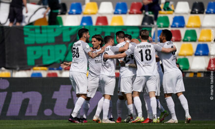 Il Benevento ne fa quattro al Pordenone: giochi ancora aperti in vetta