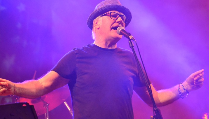 Alchimia perfetta al teatro romano, Nick e Sarah incantano il pubblico