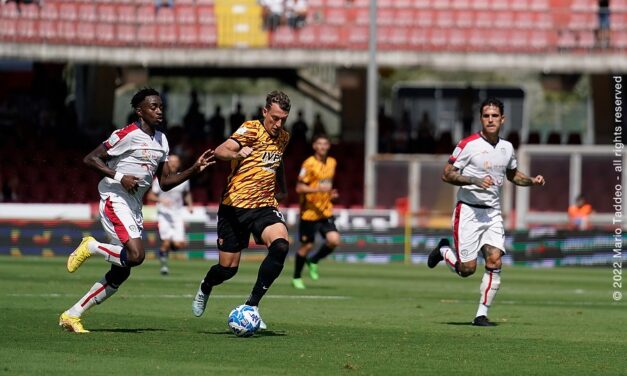 Lapadula e Luvumbo puniscono la Strega: Benevento-Cagliari 0-2