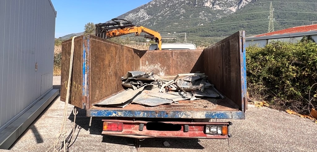 Cinque beneventani sorpresi a rubare gabbie in azienda ovicola