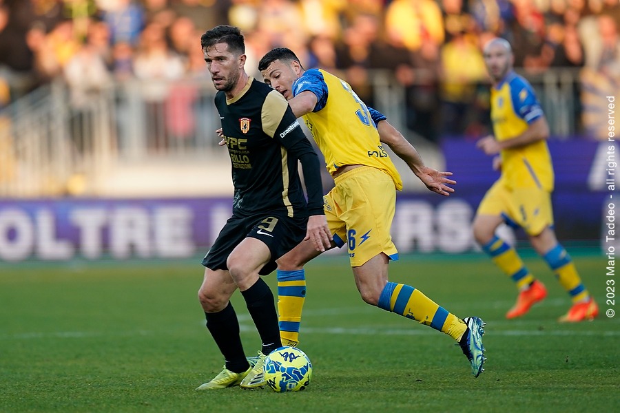 Il Benevento cade anche a Frosinone, decide un rigore di Borrelli