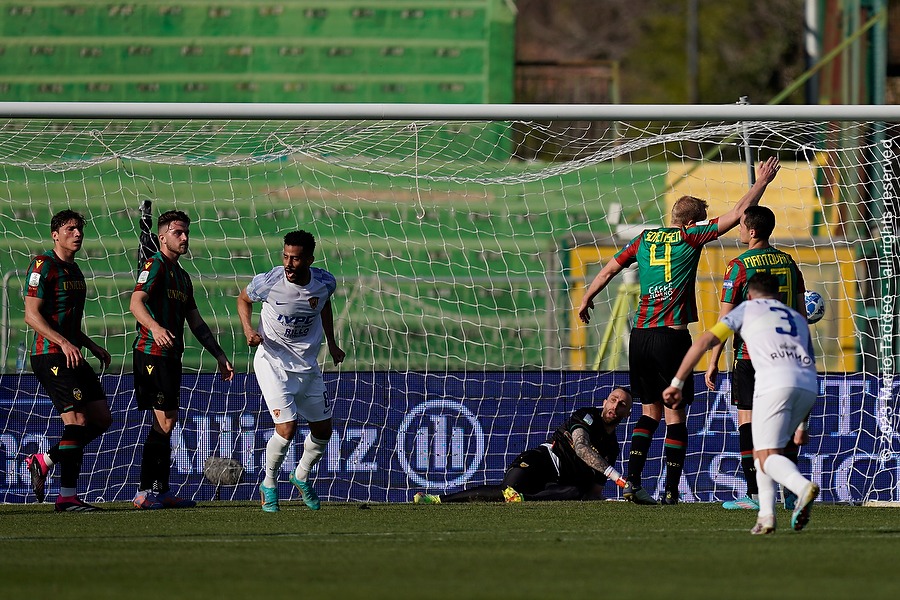 Benevento, pari e brividi contro la Ternana: 2-2 al Liberati