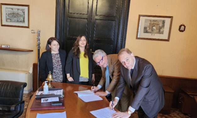 Mastella firma intesa sulle aziende con la Camera di Commercio: “Benevento torni autonoma”