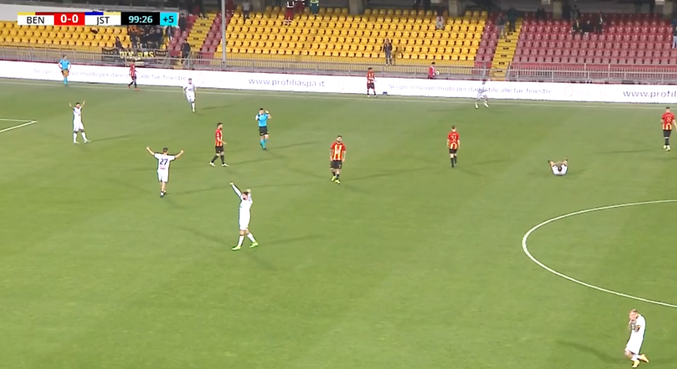 Benevento-Juve Stabia 0-0, le vespe festeggiano la B al Vigorito