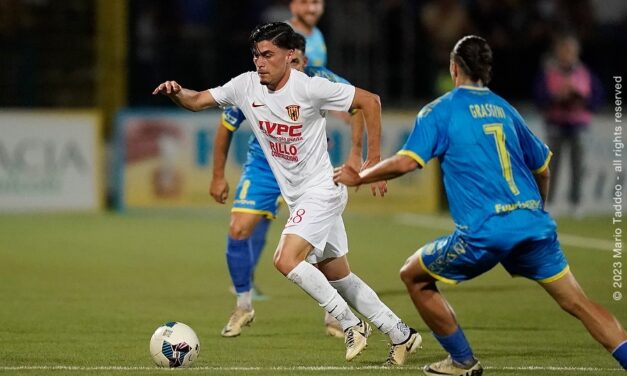 La gara di andata va alla Carrarese, decide un gol di Finotto