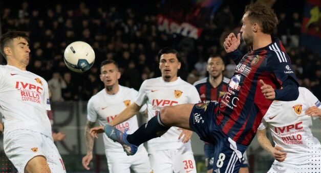 Per il Benevento ancora un pari: Manconi risponde a Vano nel derby con la Casertana