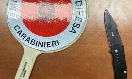 Lite tra colleghi degenera, 56enne accoltella operaio di 20 anni