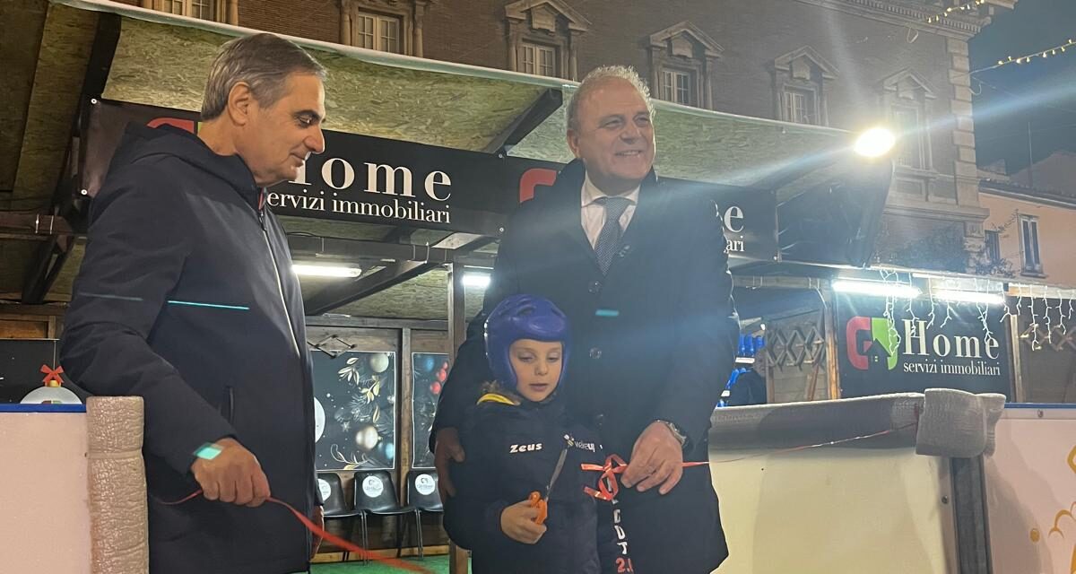 Benevento accende il Natale: ritorna la magia della pista di pattinaggio su ghiaccio