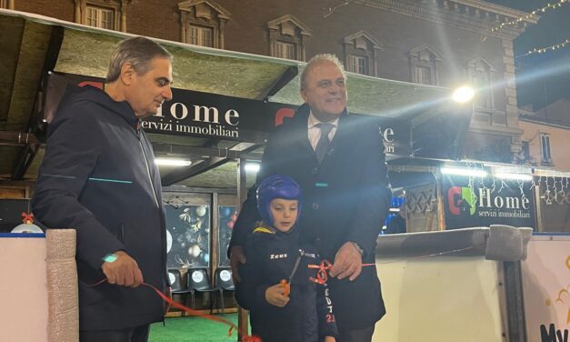 Benevento accende il Natale: ritorna la magia della pista di pattinaggio su ghiaccio