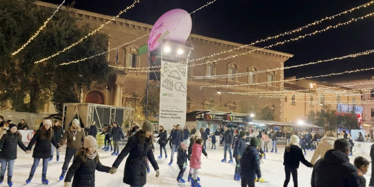 Benevento, verso la chiusura la XIX edizione della pista di ghiaccio in Piazza Roma: bilancio positivo per l’affluenza