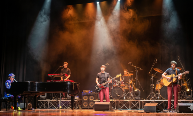 Teatro Acacia gremito: il tributo a Elton John di Sir El Tom conquista Napoli