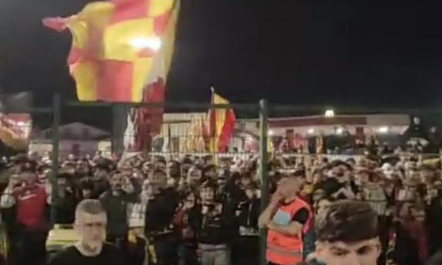 Il Benevento torna in B: l’ abbraccio del suo pubblico