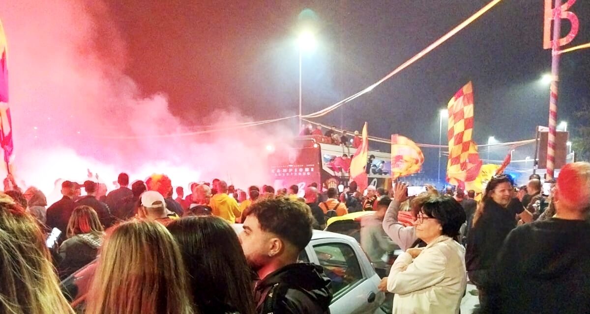 Benevento in festa: il calore della tifoseria celebra il ritorno in Serie B