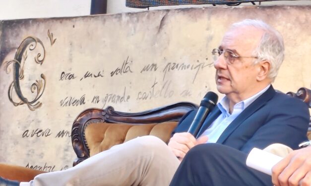 Ceppaloni apre il Festival del Libro: Veltroni e Mari rilanciano il valore della verità nell’era dei social