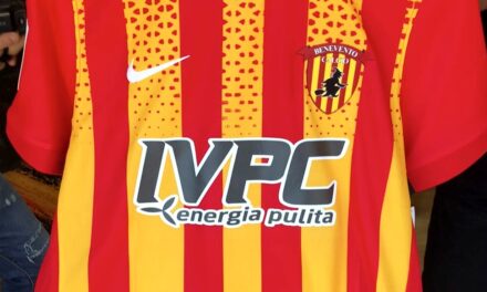 Benevento, svelata la maglia 2026/2027: tradizione giallorossa e dettagli rinnovati