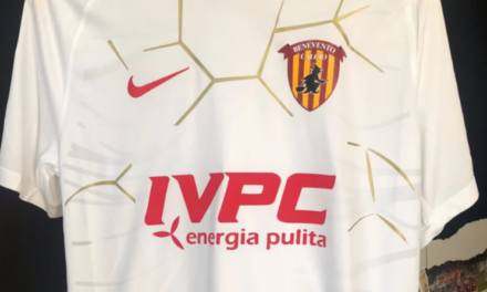 Nuove divise per la Strega: il Benevento svela la maglia da trasferta e il kit dei portieri per la stagione 2026/2027