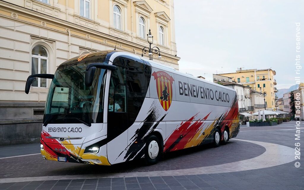 BENEVENTO CALCIO, LA NUOVA PELLE DEL PULLMAN