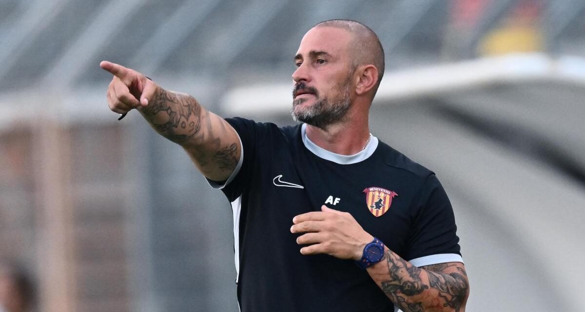 Benevento, Dino Mehic passa alla Casertana: Floro Flores analizza i troppi gol subiti in Coppa Italia