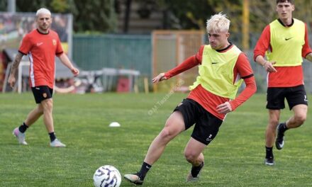 Benevento, Floro Flores modifica l’assetto per il Modena: Cherubini titolare, forfait di Verdi