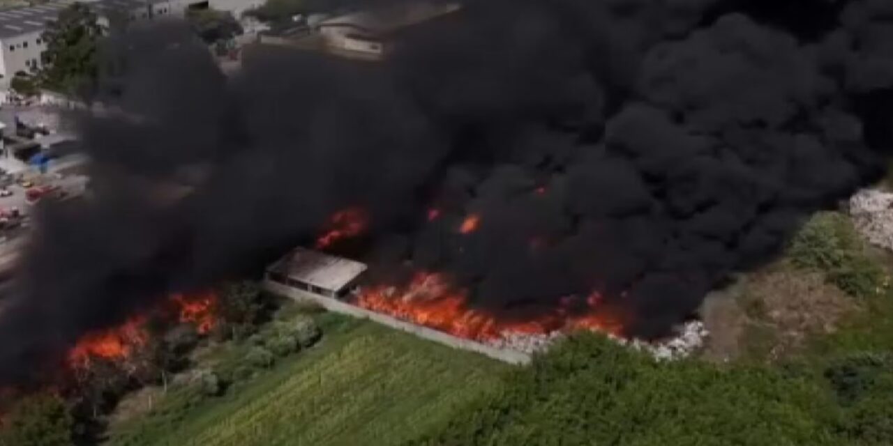 Incendio ad Airola (Bn), in corso intervento dell’Arpa Campania